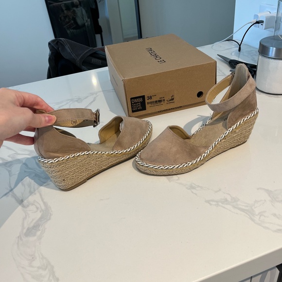 Le Château Taupe Espadrille Closed Toe Wedge Heel Sandals - Brand New in Box - Picture 1 of 6